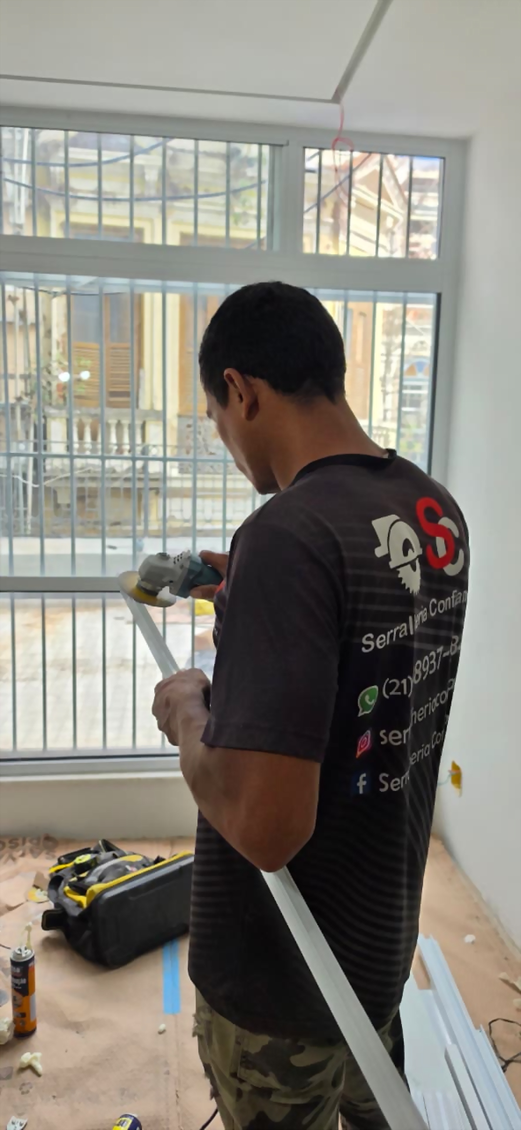 Janela de alumínio instalada — Esquadrias executado pela Serralheria Confiança no Rio de Janeiro